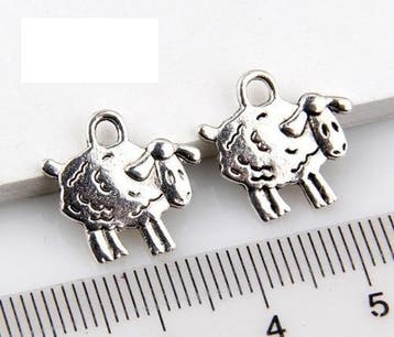 2 x Antiek zilveren bedel -hanger van een schaap 29 x 32..., Ophalen of Verzenden, Nieuw, Bedel