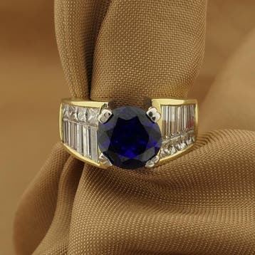 Gouden entourage ring met synthetische saffier en diamanten, Gebruikt, Overige kleuren, Ophalen of Verzenden, Kleiner dan 17