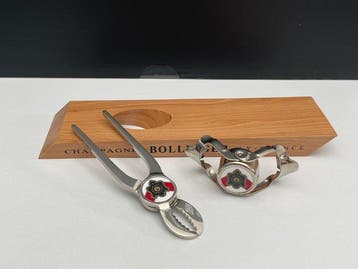 Bollinger - Wooden Bottle holder, Cork pliers & Champagne, Nieuw