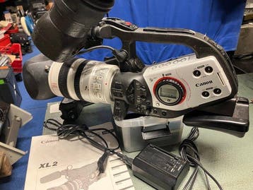 Canon XL2 with 20x lens ,filter ,charger/adapter ,MANY