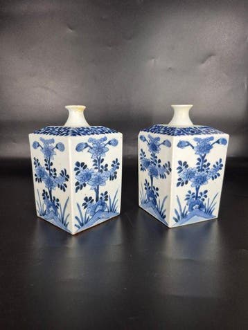 Fles (2) - Porselein - Japanse tokkuri-flessen