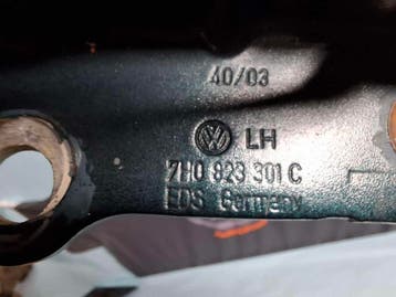 volkswagen transporter 7H0 823 301 C motorkap scharnier l..., Auto-onderdelen, Carrosserie en Plaatwerk, Gebruikt, Volkswagen