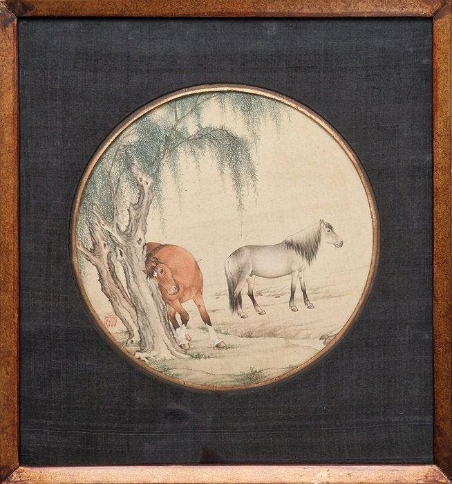 Een Chinees origineel ingelijnd schilderij waarop paarden te, Antiek en Kunst, Antiek | Overige Antiek