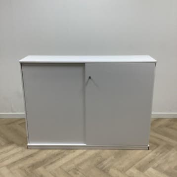 Kinnarps schuifdeurkast vv 4 legborden vv sleutel, Ophalen of Verzenden, Gebruikt