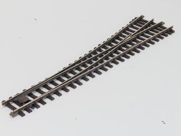 THIEL 1830 Weiche 10° Messing links, Met Schroefbare rail.., Ophalen of Verzenden, Gebruikt, Rails, Analoog