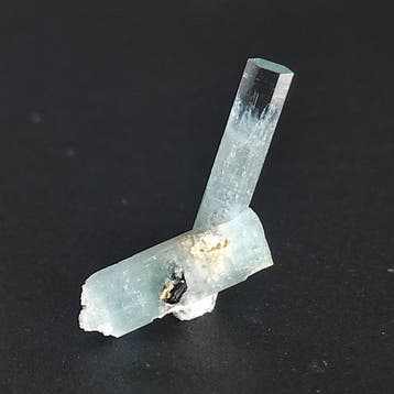 aquamarijn Kristal - Hoogte: 0.3 cm - Breedte: 2 cm- 1.7 g -
