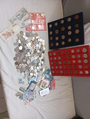 Wereld. lotto da 1040 monete Regno- Repubblica Mondiali