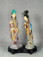 Figuur - Cloisonné courtesan - Verguld brons, Bot - China