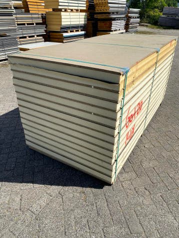 Restpartij! Spaanplaat 18mm | PIR (bitum) 60mm | 1200x2400mm, Dakisolatie, 4 tot 8 cm, Ophalen of Verzenden, Zo goed als nieuw