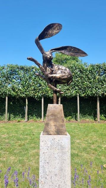 sculptuur, Leaping hare - 65 cm - Brons