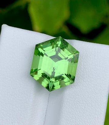 Zonder minimumprijs Groen Olivijn - 9.53 ct - nternational, Nieuw