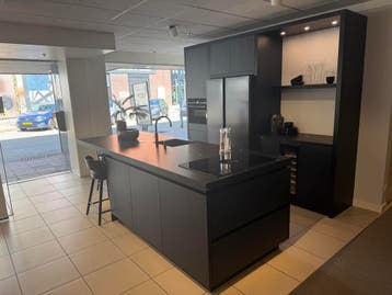 Showmodel moderne keuken met kookeiland 0020 - 2, Ophalen, Nieuw, Met kookeiland