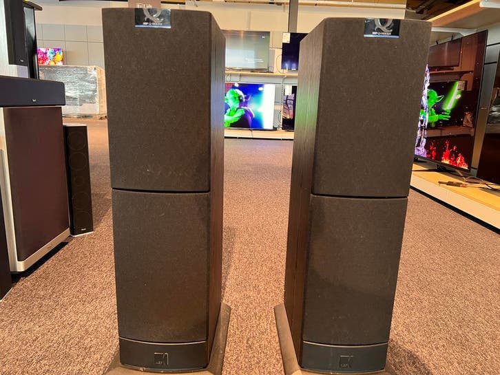 KEF Q30 3175 - 2 krachtige speakers met nette afwerking, Audio, Tv en Foto, Luidsprekers, Front, Rear of Stereo speakers, Zo goed als nieuw