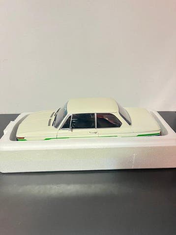 KK-Scale 1:12 - Modelauto - BMW 2002 Alpina 2.Series (1974), Nieuw