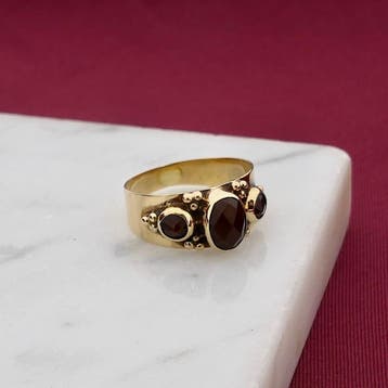 Vintage gouden ring met granaat, Gebruikt, Ophalen of Verzenden, Kleiner dan 17, Met edelsteen