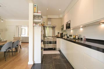 Te huur: Huis Van Zuylen van Nijeveltstraat in Wassenaar, Huizen en Kamers, Wassenaar, Zuid-Holland