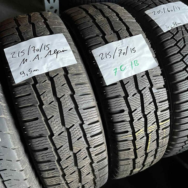 2 x Michelin Agilis Alpin 215-70-15 C Winterbanden 9,5mm, Auto-onderdelen, Banden en Velgen, 15 inch, Winterbanden, 215 mm, Bestelwagen