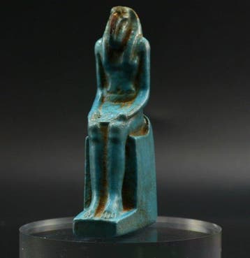 Oud-Egyptisch Faience Grote amulet van de god Thoth die op