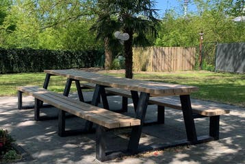 Rockwood® Picknicktafel Larix - Zwaar Kunststof - Sand Beige, Tuin en Terras, Ophalen of Verzenden, Nieuw, Rechthoekig, Hout