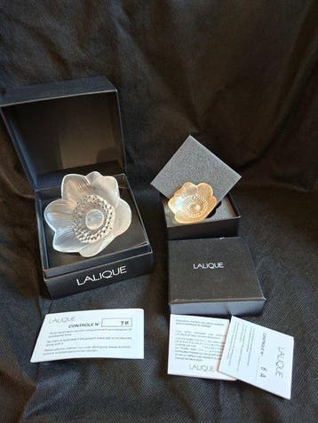 Lalique - René Lalique - sculptuur, Anemone - 7.6 cm -