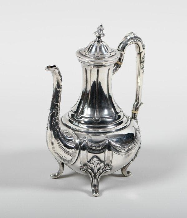 Kwalitatieve antieke verzilverde koffiekan ‘Armand Frenais’,, Antiek en Kunst, Antiek | Meubels | Tafels