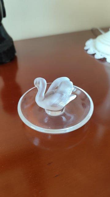 Lalique - Beeldje - Cygne sur coupelle - Glas