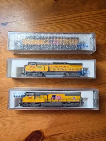 Kato N - 4839/5799/6736 - Diesellocomotief (3) - 2x GE, Nieuw