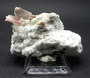 Elbaïet var. rubelliet Kristal op matrix - Hoogte: 6.5 cm -
