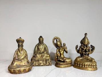 Vier Tibetaanse en Nepalese boeddhistische beelden –