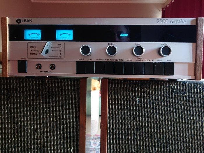 Leak - 2200 Solid state stereo versterker, Audio, Tv en Foto, Radio's