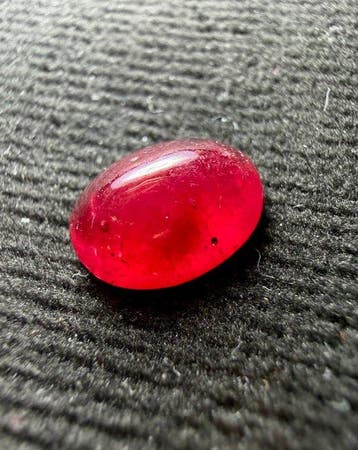 Robijn Prachtige cabochon robijn uit Mozambique. 100%