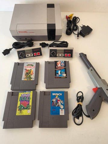 Nintendo - Nes - Nintendo Nes Action Set & 4 Games & 2, Nieuw