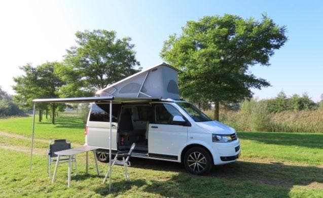 3 pers. Volkswagen camper huren in Amersfoort? Vanaf € 117 p, Caravans en Kamperen, Verhuur