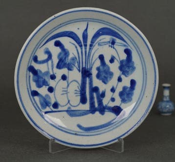 Qing (19th Century) - Kom - Stylized Bamboo and Plum Blossom