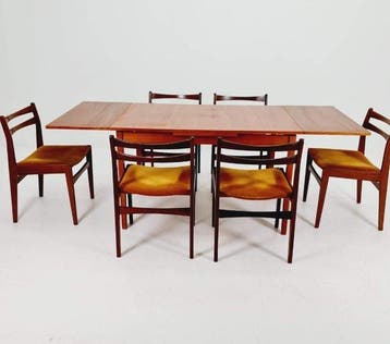 Uitschuifbare tafel - Hout - Een vintage eetkamerset -