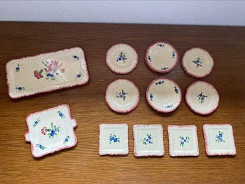 Rare service de dînette ancienne en faïence - Le Jouet