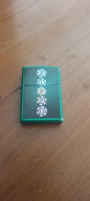Zippo, con 5 fiches da poker - Aansteker - Staal, Verzamelen, Nieuw