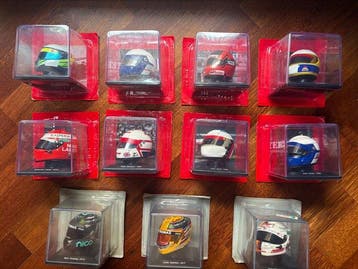 Emblem - Ferrari - 11 Caschi Ferrari Formula 1 scala 1:5, Nieuw