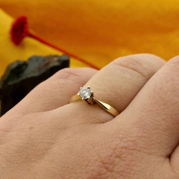 Gouden solitair ring met zirconia, Gebruikt, Ophalen of Verzenden, Kleiner dan 17, Met edelsteen