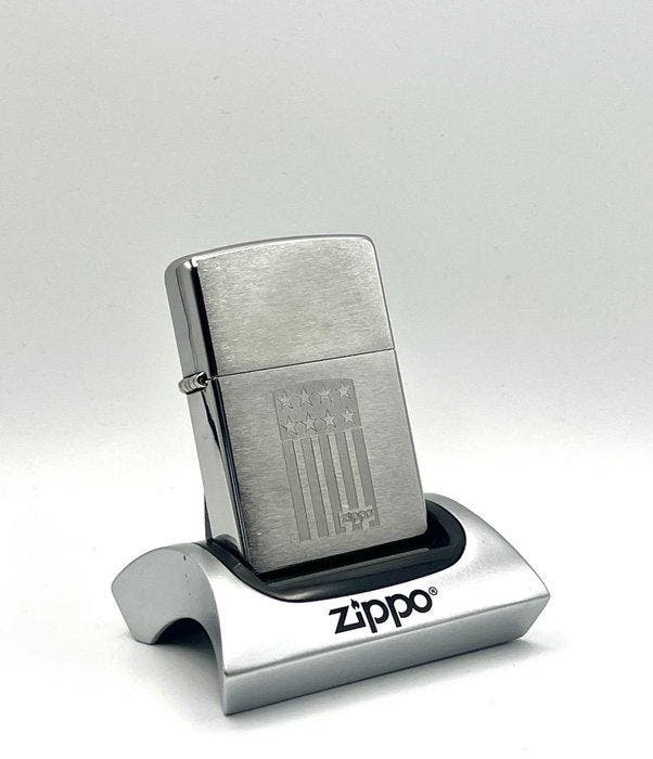 Zippo - US Flag Stars & Stripes Engraved 2011 - Zonder, Verzamelen, Rookartikelen, Aanstekers en Luciferdoosjes