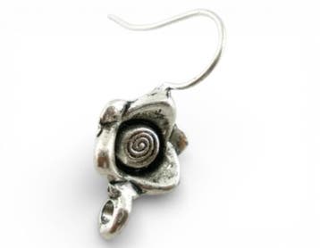 2 x Oorbellen haakjes met roos 23 x 10 mm – oogje 2 mm –, Ophalen of Verzenden, Nieuw, Overige typen