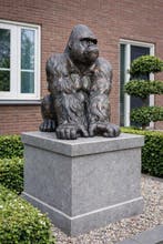 Beeld, garden statue in bronze color of a Gorilla - 58 cm -