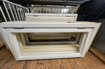 NIEUWE Houten klepramen Meranti veel maten UITVERKOOP !!!, Gevelraam of Ruit, Minder dan 80 cm, Nieuw, Ophalen of Verzenden