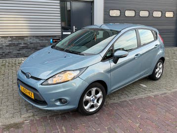 Ford Fiësta 1.25 5DR/AIRCO/GOED ONDERHOUDEN/APK JULI 2027, Euro 5, Zwart, Leder en Stof, Handgeschakeld