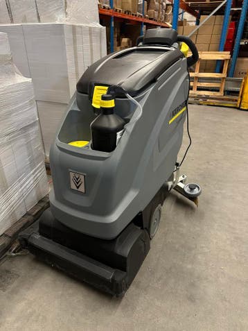 Karcher schrobmachine met reinigingsmiddel B 40W, Doe-het-zelf en Verbouw, Ophalen, Zo goed als nieuw, Schrobmachine
