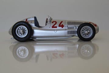 CMC 1:18 - Modelauto - Mercedes-Benz W165 - 1939, Nieuw
