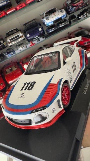 MCG 1:18 - Modelauto - Porsche 911 (997) RWB #118 - Oud &, Nieuw