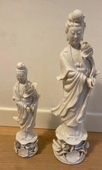 Coppia di statue di Guanyin (Kwan Yin) • Porcellana bianca