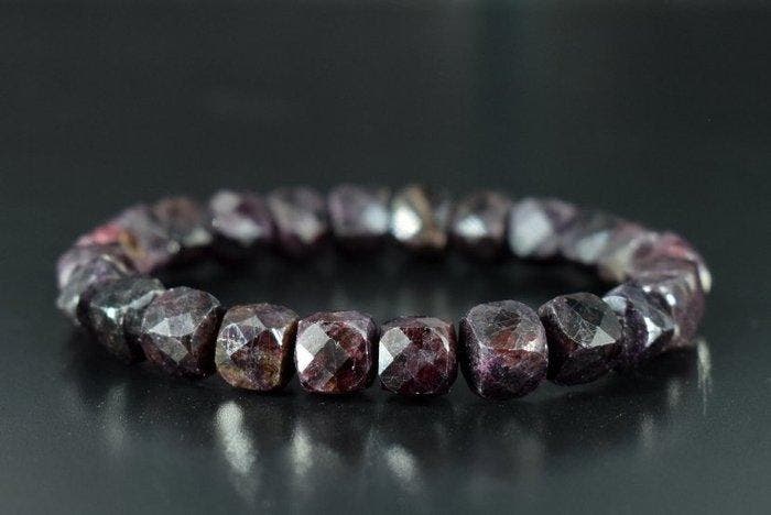 Granaat Sieraden - Hoogte: 8 mm - Breedte: 19.5 cm- 38 g -, Verzamelen, Mineralen en Fossielen