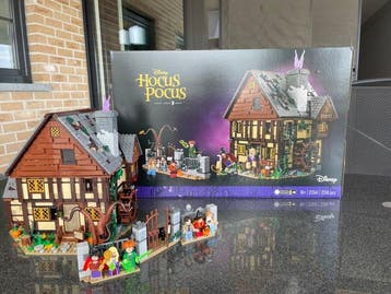 Lego Set - 21341 - Disney - Hocus Pocus: The Sanderson, Nieuw